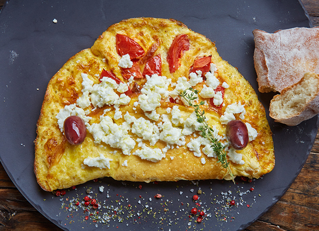 Фото - Рецепт для воскресного завтрака: греческий омлет с сыром фета