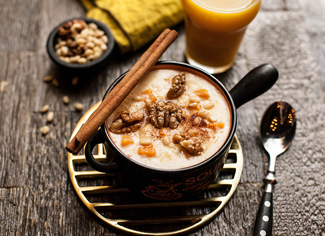Фото - Рецепт для воскресного завтрака: рисовая каша с тыквой, орехами, медом и корицей