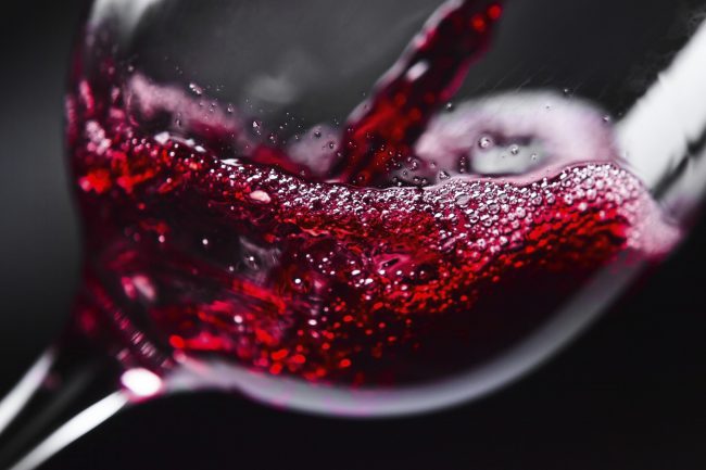 Фото - Красное вино способно предотвращать заболевания зубов и дёсен